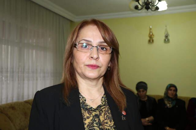 Kadınlar Günü'ne Yakışmayan Görüntü! CHP'li Meclis Üyesi, MHP'li Kadın Üyenin Üzerine Yürüdü