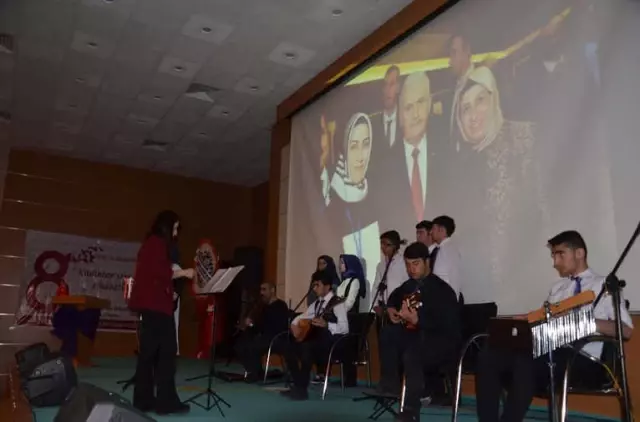 Muş'ta 8 Mart Dünya Kadınlar Günü Etkinliği Muş'ta 8 Mart Dünya Kadınlar Günü Etkinliği
