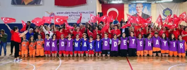 Necati Ateş ve Gökhan Zan Kadınlar Günü'nü Kutladı
