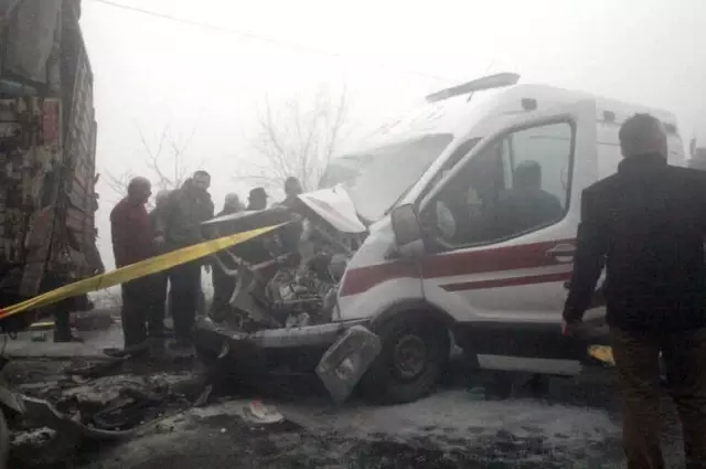 Kastamonu'da Sisten Göz Gözü Görmedi Zincirleme Kazada 12 Kişi Yaralandı Kastamonu'da Sisten Göz Gözü Görmedi Zincirleme Kazada 12 Kişi Yaralandı