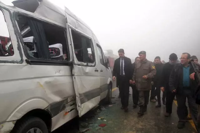 Kastamonu'da Sisten Göz Gözü Görmedi Zincirleme Kazada 12 Kişi Yaralandı Kastamonu'da Sisten Göz Gözü Görmedi Zincirleme Kazada 12 Kişi Yaralandı