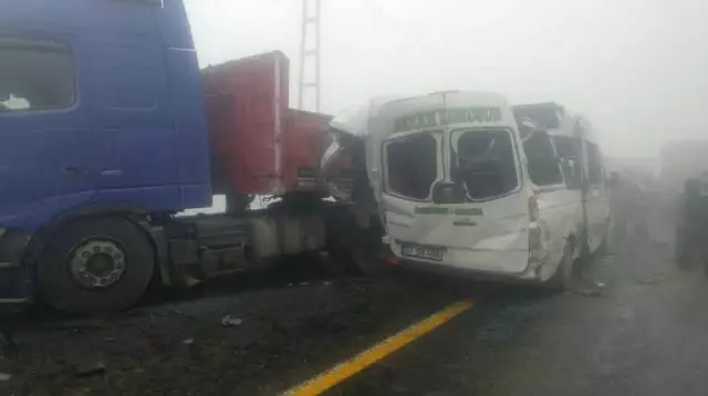 Kastamonu'da Sisten Göz Gözü Görmedi Zincirleme Kazada 12 Kişi Yaralandı Kastamonu'da Sisten Göz Gözü Görmedi Zincirleme Kazada 12 Kişi Yaralandı
