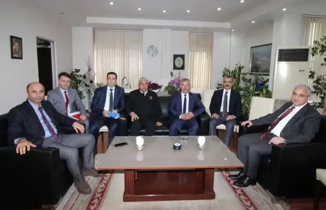 Vali Güvençer Saruhanlı'yı, Başkan Yaralı'dan Dinledi Vali Güvençer Saruhanlı'yı, Başkan Yaralı'dan Dinledi