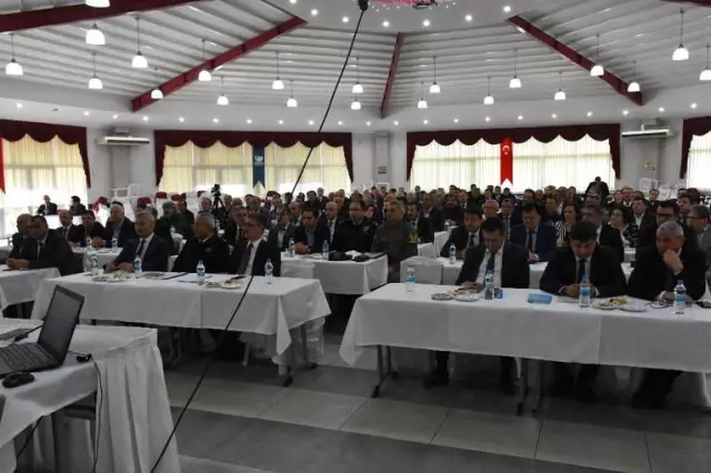 Vali Güvençer, Saruhanlılı Muhtarları Dinledi Vali Güvençer, Saruhanlılı Muhtarları Dinledi