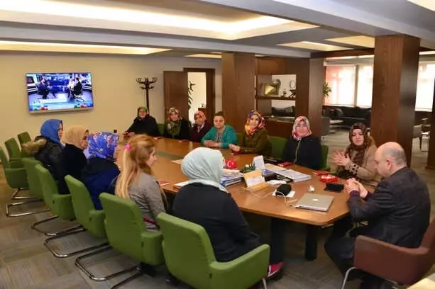 Başkan Saraoğlu: Kadının Olduğu Yerde Nezaket, Zerafet, Hoşgörü ve Saygı Vardır Başkan Saraoğlu: Kadının Olduğu Yerde Nezaket, Zerafet, Hoşgörü ve Saygı Vardır
