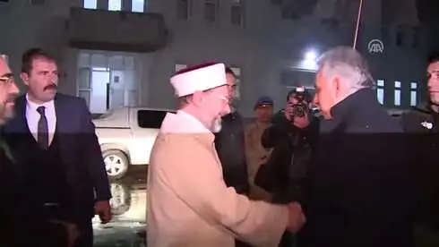 Diyanet İşleri Başkanı Erbaş, Hakkari'de Mehmetçik'i Ziyaret Etti (1) Diyanet İşleri Başkanı Erbaş, Hakkari'de Mehmetçik'i Ziyaret Etti (1)