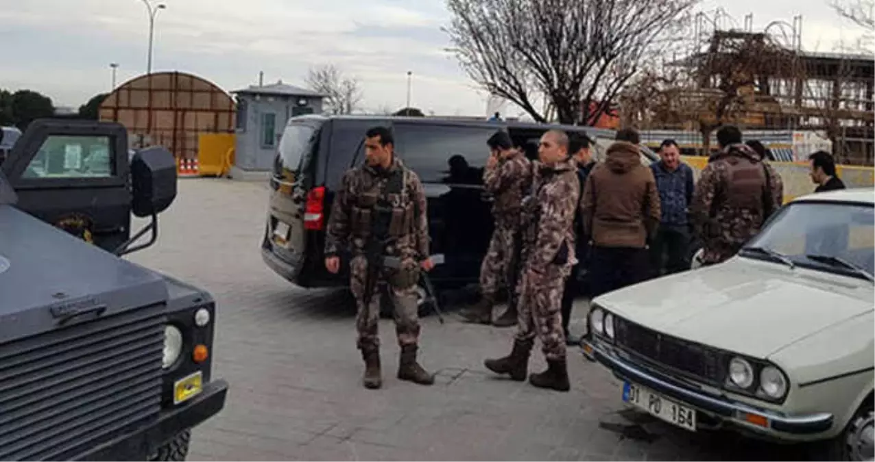 Yolcu Almaya Giden UBER Aracı Kurşun Yağmuruna Tutuldu