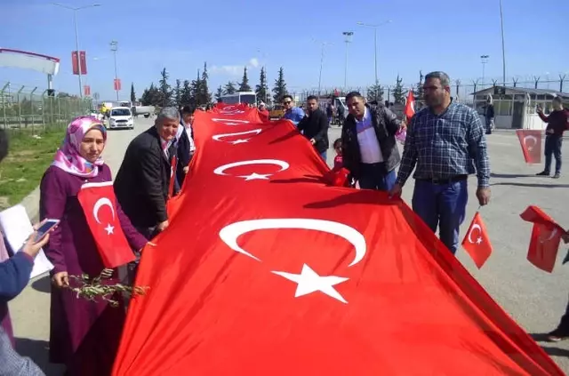 Gaziantepli Şehit Yakınlarından Mehmetçiğe Destek Gaziantepli Şehit Yakınlarından Mehmetçiğe Destek