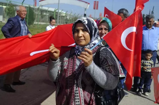 Gaziantepli Şehit Yakınlarından Mehmetçiğe Destek Gaziantepli Şehit Yakınlarından Mehmetçiğe Destek