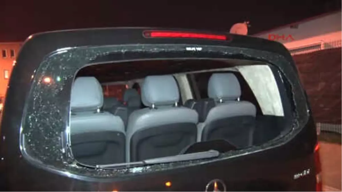 Küçükçekmece'de Uber Aracına Ateş Açıldı