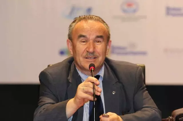 Türkiye Gazetesi Yazarları Trabzon'da Okuyucularıyla Buluştu Türkiye Gazetesi Yazarları Trabzon'da Okuyucularıyla Buluştu