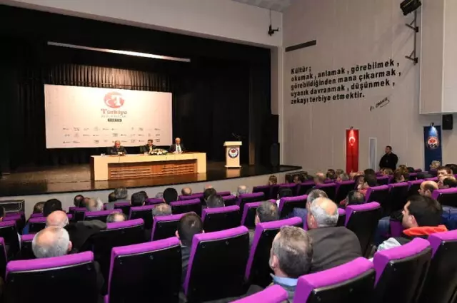 Türkiye Gazetesi Yazarları Trabzon'da Okuyucularıyla Buluştu Türkiye Gazetesi Yazarları Trabzon'da Okuyucularıyla Buluştu