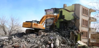 Akçakale Belediyesi Metruk Binaları Yıktı