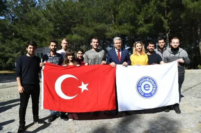 Rektör Budak, Egeli Gençlerle Birlikte Çanakkale'ye Çıkarma Yaptı
