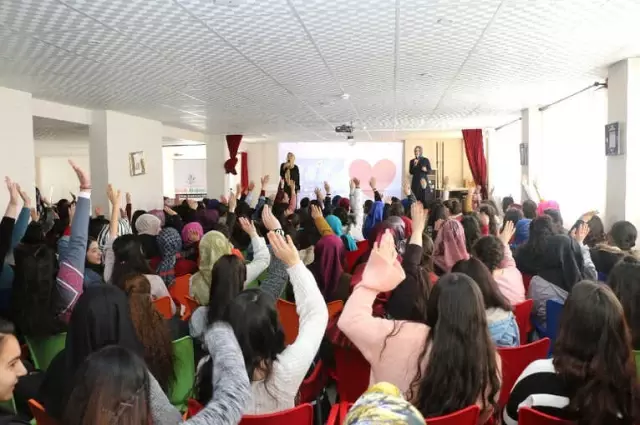 Yahyalı'daki Gençlere Sosyal Medyanın Zararları Anlatıldı