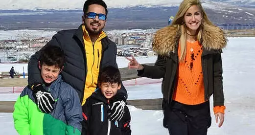 Çağla Şıkel'in Tatilde Olmasını Fırsat Bilen Hırsız, Girdiği Evi Talan Etti Çağla Şıkel'in Tatilde Olmasını Fırsat Bilen Hırsız, Girdiği Evi Talan Etti