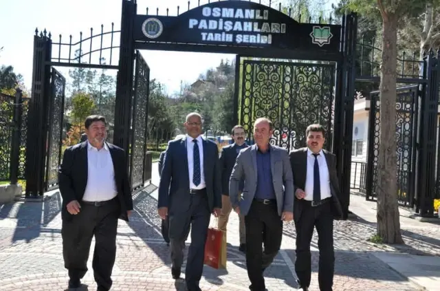 Dr. Muhammed Al Adil, Osmanlı Padişahları Tarih Şeridini Ziyaret Etti