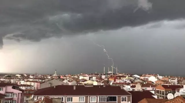 Gökyüzü Bir Anda Karardı, Her Yer Beyaza Büründü