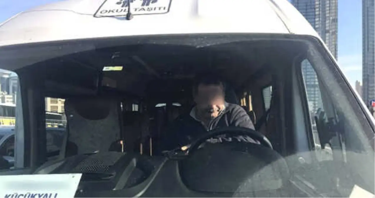 Canımız Kimlere Emanet! Servis Şoförü ''Bonzai'' Kullanıp Direksiyon Başında Sızdı