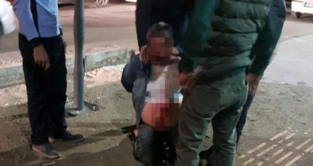 2 Yaşındaki Kızına Göz Kırpan Adamı Alışveriş Merkezinden Çıkarıp Tekme Tokat Dövdü