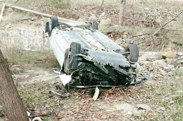 Gümüşhane'de Trafik Kazası: 3 Yaralı Gümüşhane'de Trafik Kazası: 3 Yaralı