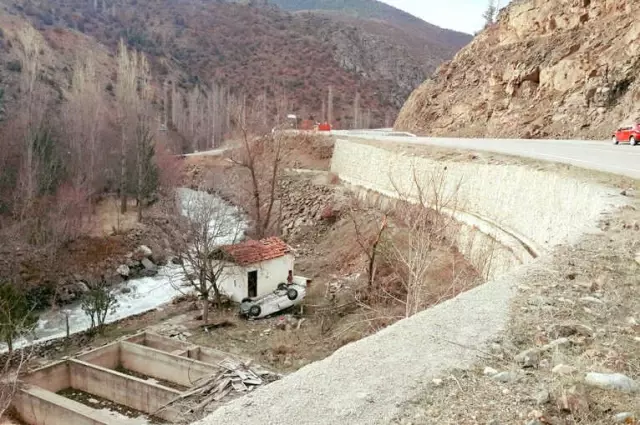 Gümüşhane'de Trafik Kazası: 3 Yaralı Gümüşhane'de Trafik Kazası: 3 Yaralı