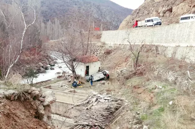 Gümüşhane'de Trafik Kazası: 3 Yaralı Gümüşhane'de Trafik Kazası: 3 Yaralı