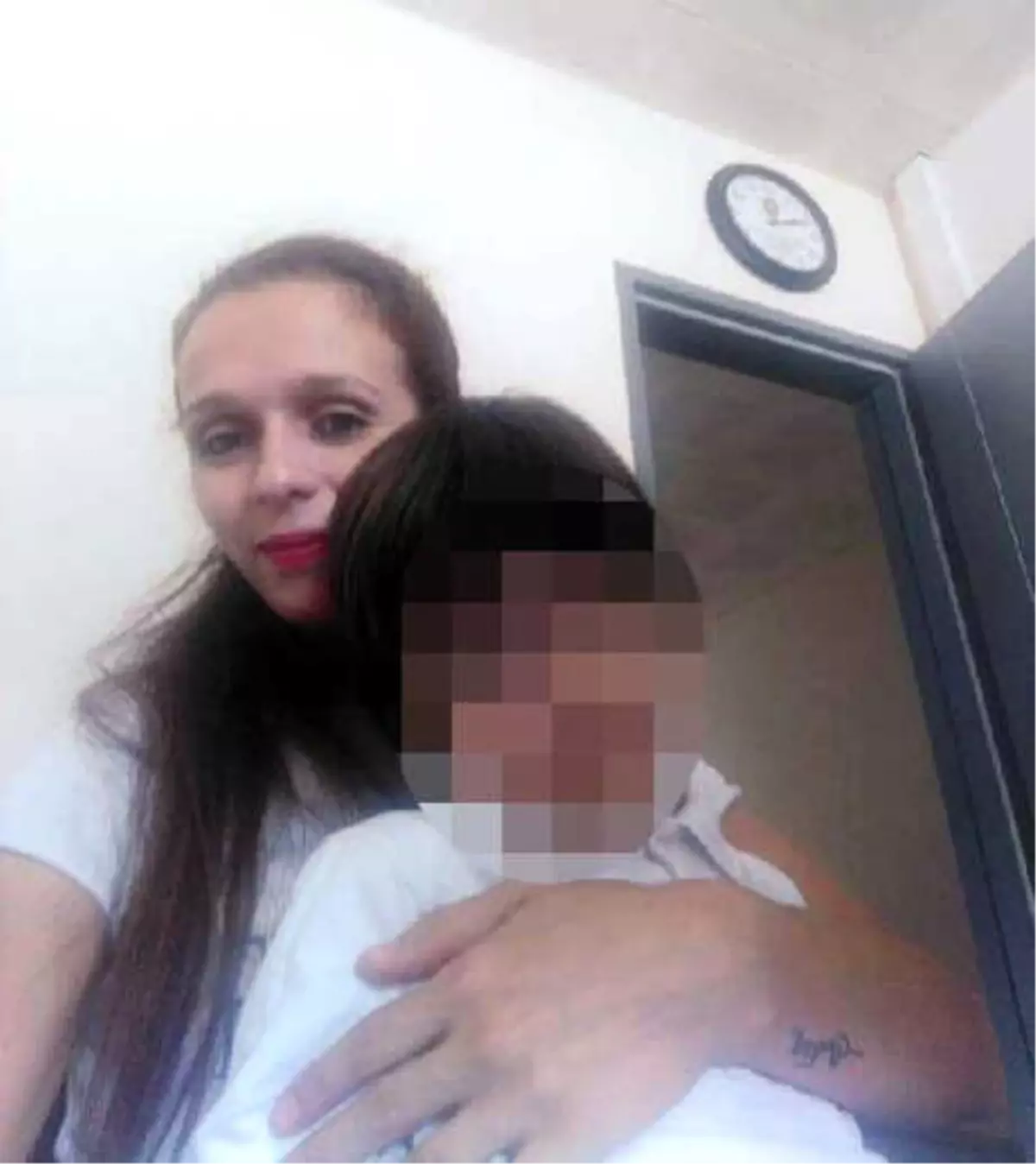 3 Yaşındaki Bebek, Annesinin Kanlar İçindeki Cesedinin