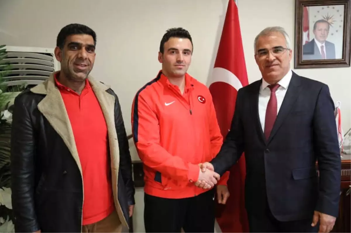 Başkan Barakazi, Şampiyon Tuna ile Bir Araya Geldi