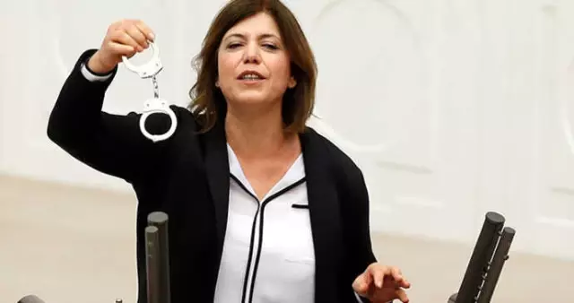 HDP'li Vekile Meclis Başkanvekili'nden Ders Gibi Yanıt: Savaş Değil, Terörle Mücadele! HDP'li Vekile Meclis Başkanvekili'nden Ders Gibi Yanıt: Savaş Değil, Terörle Mücadele!