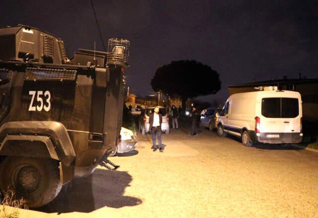 Otomobilin Yanına Atılan El Yapımı Bombanın Yandığını Fark Eden Çocuklar Söndürdü
