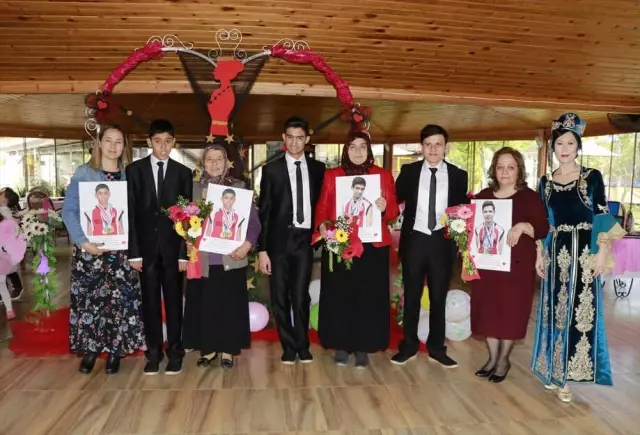 Özel Sporcular ve Anneleri Yemekte Buluştu Özel Sporcular ve Anneleri Yemekte Buluştu
