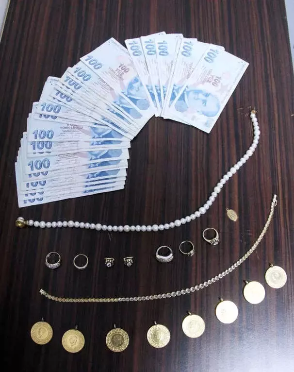 Sahte Polisler Gerçek Polislerden Kaçamadı
