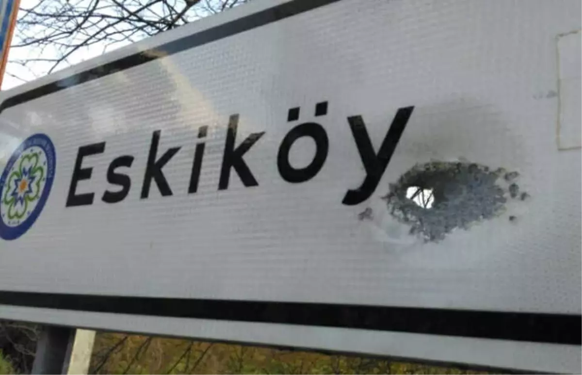 Trafik Tabelası Değil, Hedef Tahtası