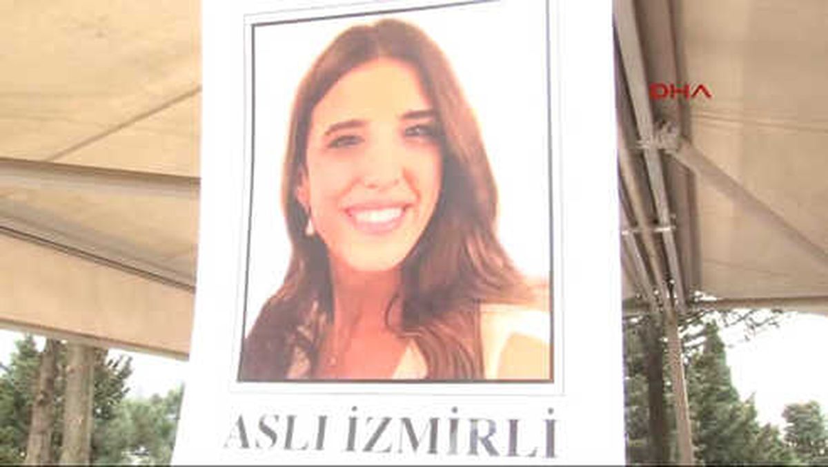 Uçak Kazasında Ölen Ayşe And ve Aslı İzmirli Son Yolculuklarına Birlikte Uğurlandı