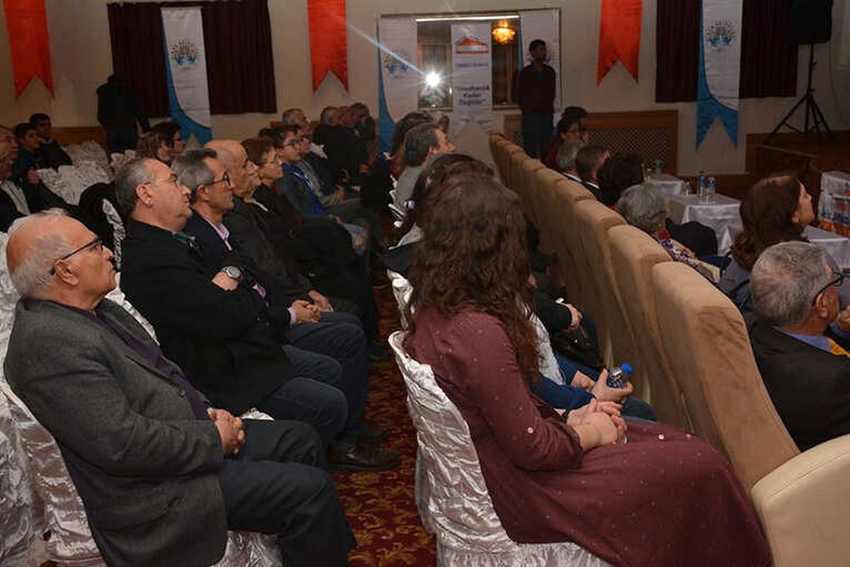 Unutsalar da Unutulmayacaklar' Adlı Tiyatro Oyunuyla Alzheimer Hastalığına Dikkat Çektiler