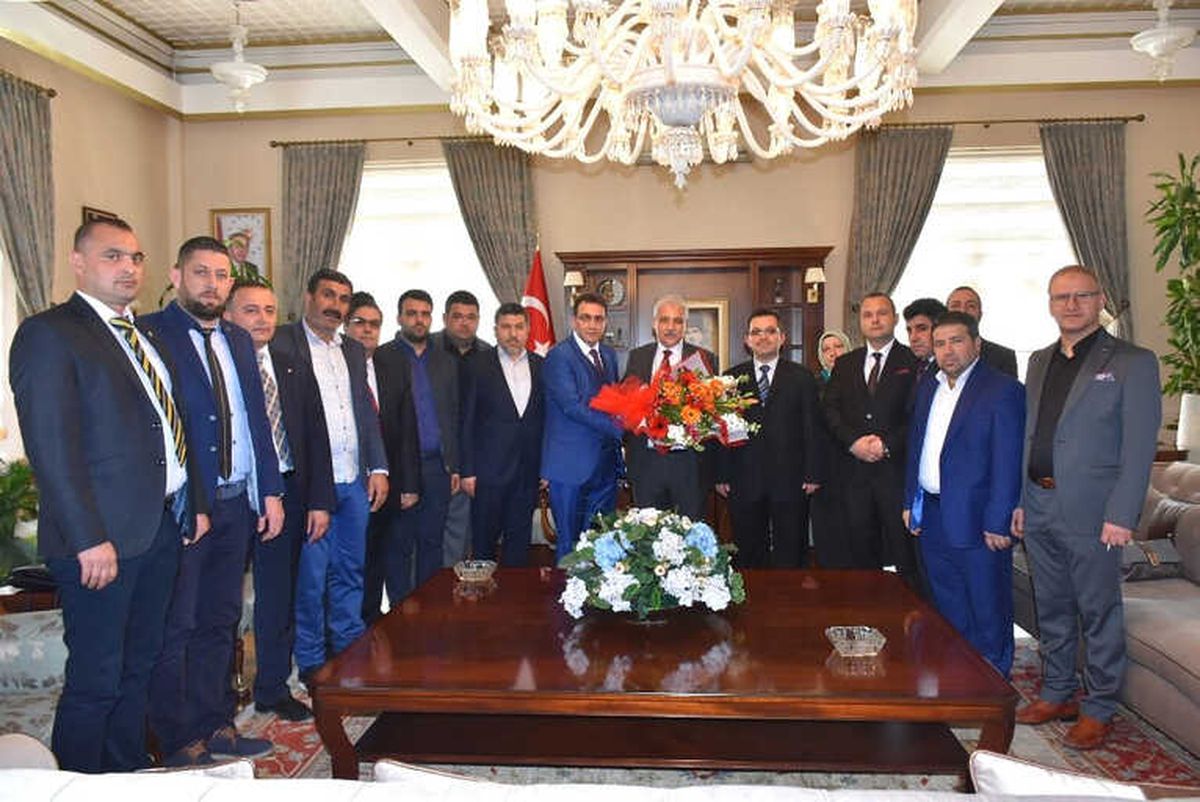 Vali Güvençer Siyasileri Ağırladı