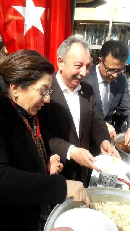 Alaşehir CHP'den Çanakkale Şehitleri İçin Pilav ve Hoşaf Hayrı Alaşehir CHP'den Çanakkale Şehitleri İçin Pilav ve Hoşaf Hayrı