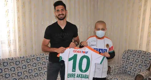 Emre Akbaba, Lösemi Hastası Emrahcan Mavi'yi Ziyaret Etti