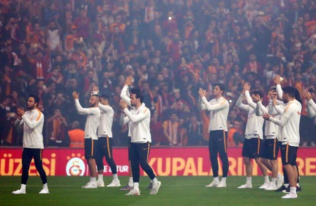 Galatasaray Derbi Öncesi Son Antrenmanı Taraftara Açtı