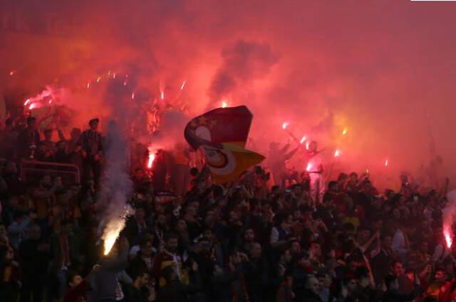 Galatasaray Derbi Öncesi Son Antrenmanı Taraftara Açtı