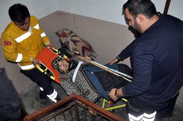 Yaşlı Kadın, Evi Yanarken 'Kocam Eve Gelince Beni Bulamaz' Diyerek Evden Çıkmak İstemedi