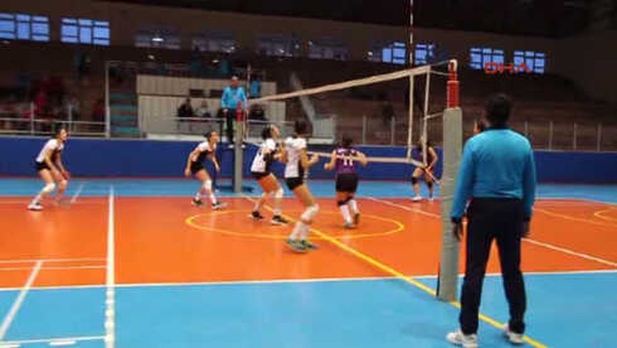 Analig Voleybol Çeyrek Final Maçları Başladı
