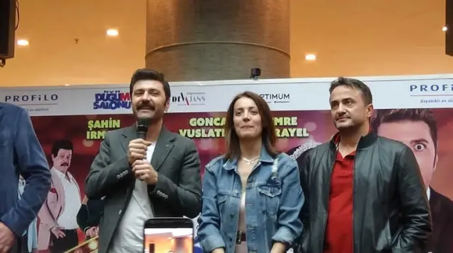 Düğüm Salonu'nun İzmir Galasına Büyük İlgi Düğüm Salonu'nun İzmir Galasına Büyük İlgi