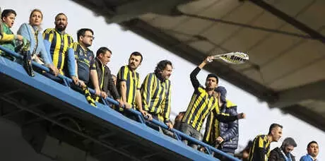 Kadıköy'de Nuri Alço ve Binnaz Müziği