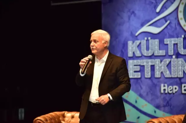 Nihat Hatipoğlu Sevgisi Salona Sığmadı Nihat Hatipoğlu Sevgisi Salona Sığmadı