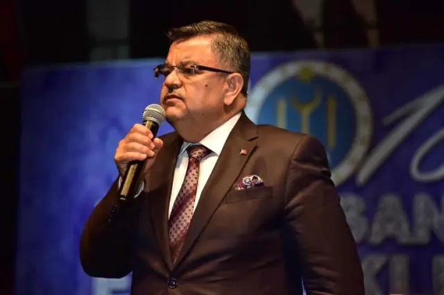 Nihat Hatipoğlu Sevgisi Salona Sığmadı Nihat Hatipoğlu Sevgisi Salona Sığmadı