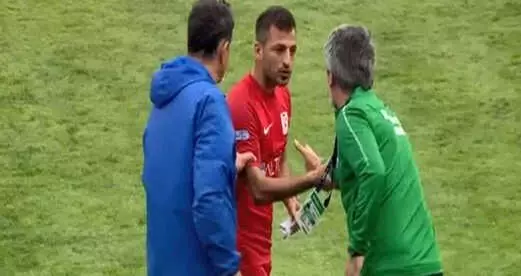 Balıkesirsporlu Futbolcu, Taraftara Kızınca Oyundan Çıkmak İstedi