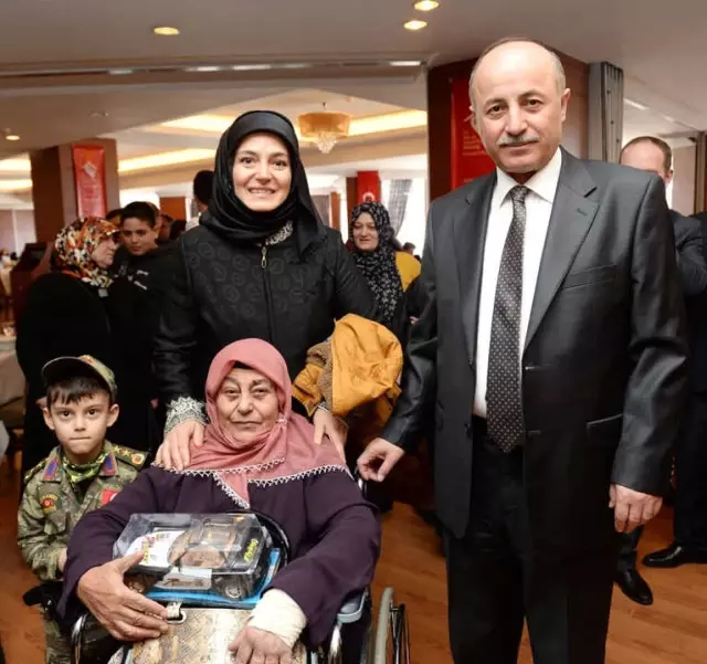 Vali Azizoğlu: 'Bugün İki Zaferi Birden Kutluyoruz' Vali Azizoğlu: 'Bugün İki Zaferi Birden Kutluyoruz'