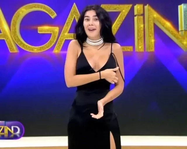Asena Atalay, Magazin D'nin Sunuculuğunu Bıraktı! Yerine Çağla Şıkel Geliyor Asena Atalay, Magazin D'nin Sunuculuğunu Bıraktı! Yerine Çağla Şıkel Geliyor
